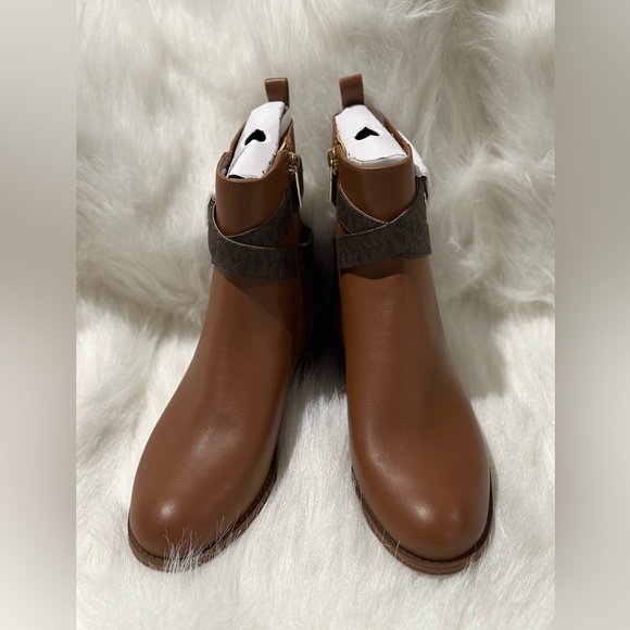 Michael Kors Bootie, Retail - Picture 1 of 4